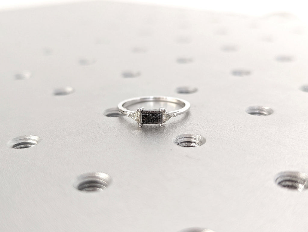 Salt And Pepper Diamond Emerald Triangle Ring, Salt And Pepper Diamond Vintage Engagement Ring, Vintage Baguette Ring, Raw Diamond Ring