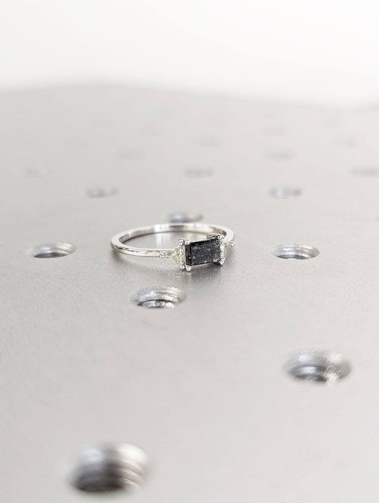 Salt And Pepper Diamond Emerald Triangle Ring, Salt And Pepper Diamond Vintage Engagement Ring, Vintage Baguette Ring, Raw Diamond Ring