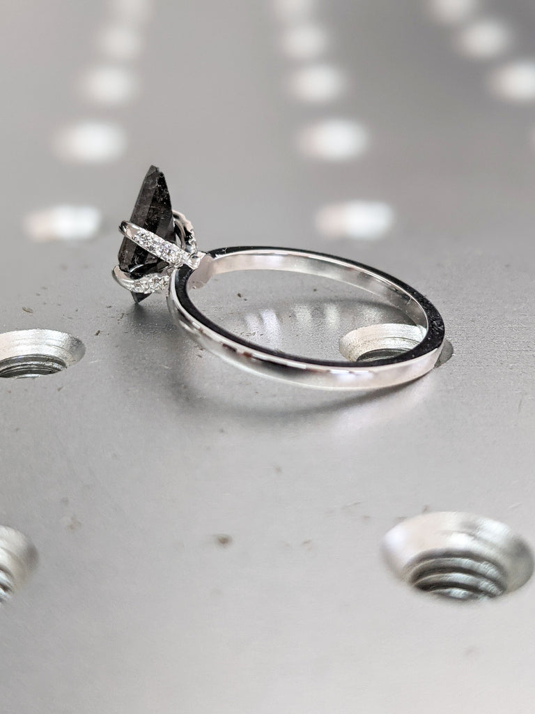 1920&#39;s Raw Salt and Pepper Diamond, Kite Diamond Ring, Unique Engagement Ring, Hidden Diamonds, Delicate Salt And Pepper Diamond Ring