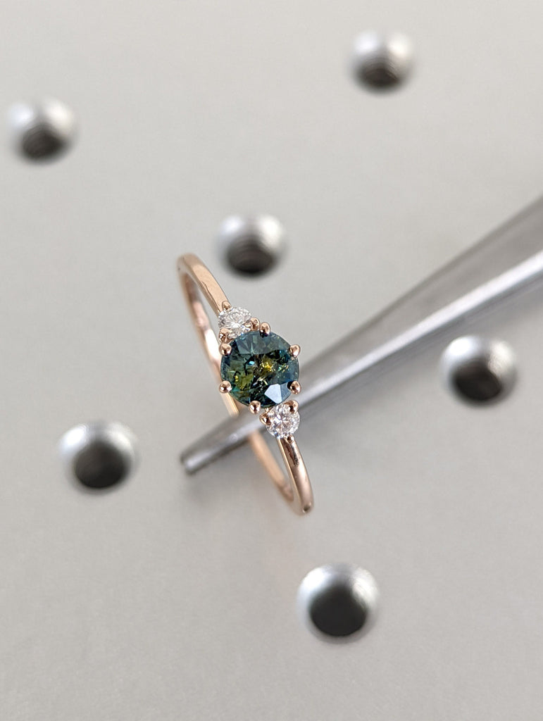 Peacock Sapphire Promise Ring Gold, Round Cut Engagement Dainty Sapphire Ring, Art Deco Ring,Green Gemstone Statement Ring,Anniversary Gift