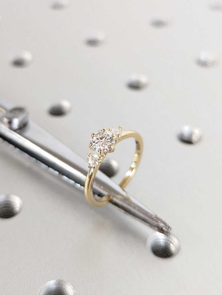 Vintage Lab Grown Diamond Ladies Ring, Anniversary Gift, 0.5CT Round Lab Diamond Wedding Ring, Simulated Diamond Engagement Ring, Art Deco