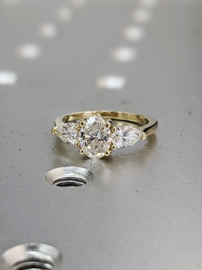 Oval cut Moissanite Engagement Ring,Stacking ring.14K/18K Yellow Gold,vintage Unique pear Cluster ring women, wedding Bridal ring