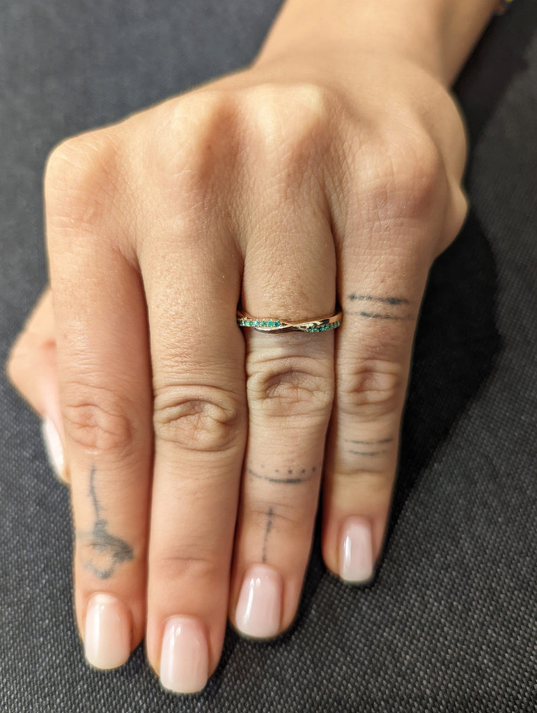 Vintage Style Natural Green Emerald Twist Wedding Band Ring