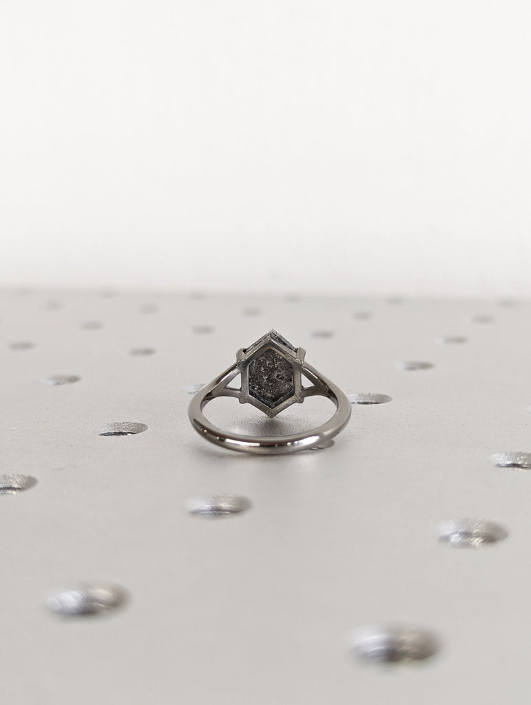 Black Diamond Salt And Pepper Solitaire Ring,Black Gold Wedding Ring,Anniversary Ring,Unique Ring,Engagement Band,Proposal Ring,Unique Band