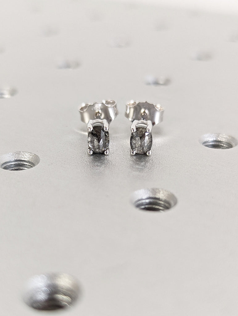 Salt and Pepper Diamond Stud Earrings, Salt and Pepper Diamond Earrings, 14k Gold Stud Earrings, Unique Minimal Natural Diamond Studs