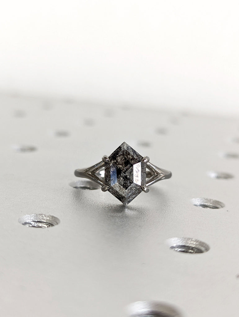 Black Diamond Salt And Pepper Solitaire Ring,Black Gold Wedding Ring,Anniversary Ring,Unique Ring,Engagement Band,Proposal Ring,Unique Band
