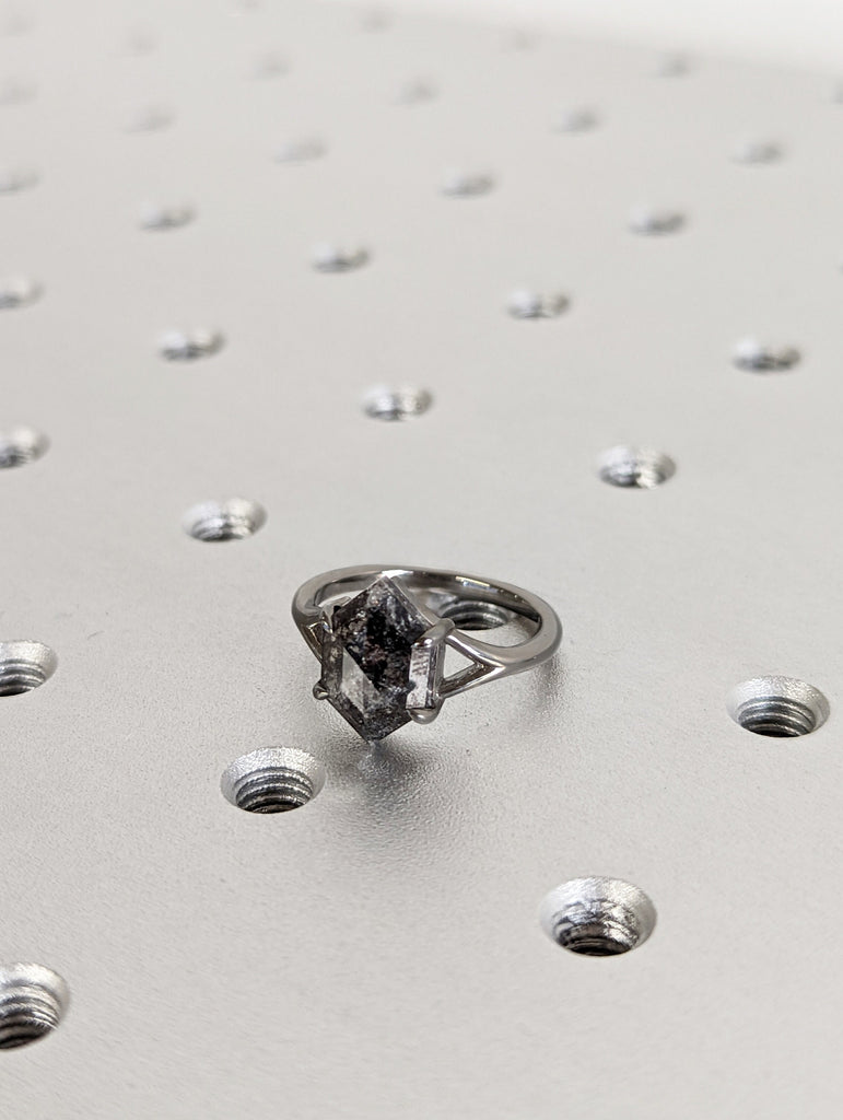 Black Diamond Salt And Pepper Solitaire Ring,Black Gold Wedding Ring,Anniversary Ring,Unique Ring,Engagement Band,Proposal Ring,Unique Band