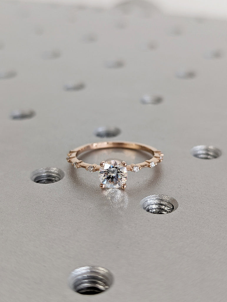 Round Cut Engagement Ring, Dainty Moissanite Engagement Ring