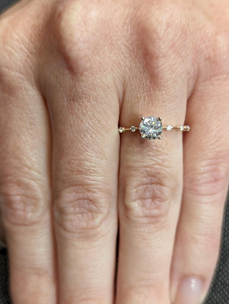 Round Cut Engagement Ring, Dainty Moissanite Engagement Ring