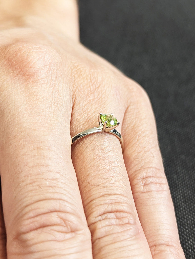 Peridot engagement ring set white gold peridot ring Green solitaire ring Peridot solitaire ring August Birthstone ring Art Deco Antique Ring