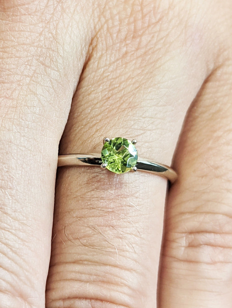 Vintage Peridot Engagement Ring Round Shaped White Gold Art Deco Prong Set Ring Bridal Anniversary Ring Green Peridot August Birthstone Ring