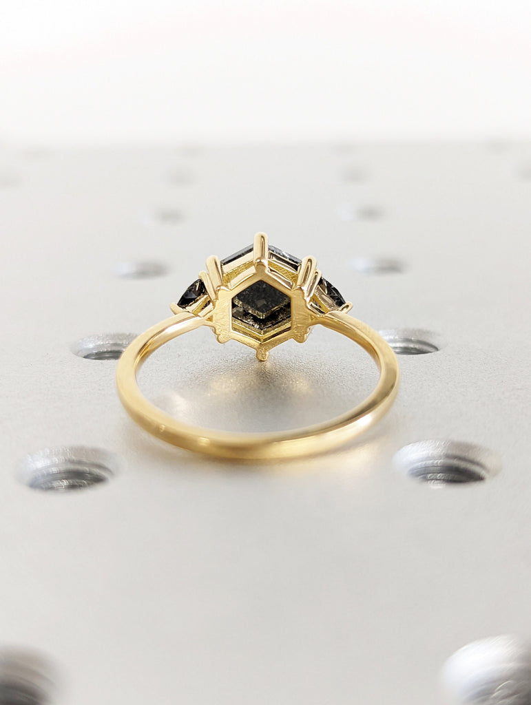Unique Gemstone Ring Hexagon Cut Natural Salt and Pepper 18k Yellow Gold Engagement Ring For Women Vintage Three Stone Bridal Ring Art Deco