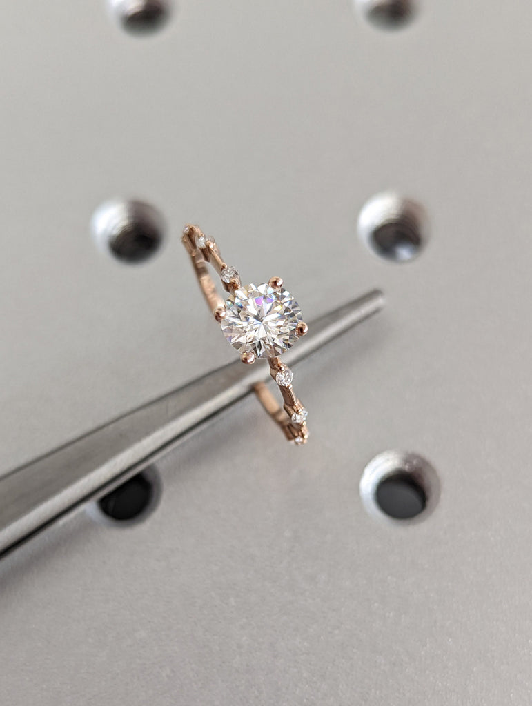 Round Cut Engagement Ring, Dainty Moissanite Engagement Ring