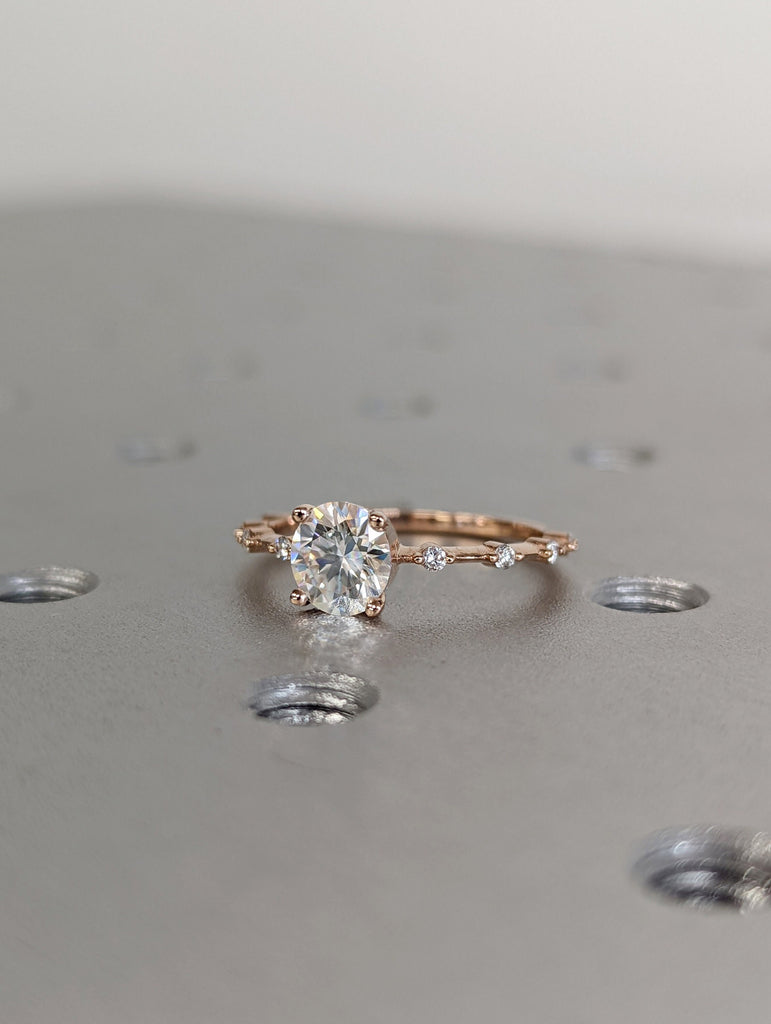 Round Cut Engagement Ring, Dainty Moissanite Engagement Ring