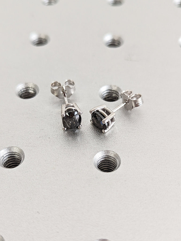 2 Ct Solitaire Oval Salt and Pepper Diamond Stud Earrings In White Gold,Minimalist,Basket Set Earrings,Unique Minimal Natural Diamond Studs