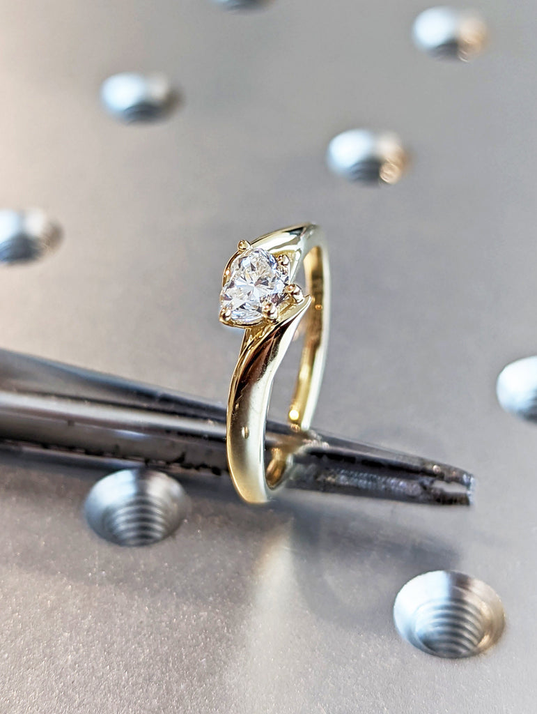 14K Solid Gold Engagement Ring / Heart Moissanite Diamond Wedding Ring / Moissanite Engagement Ring / Stack Ring / Twisted Band / Split Band