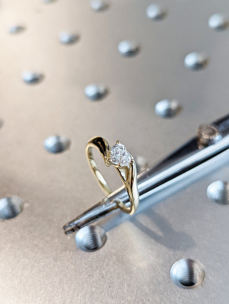 14K Solid Gold Engagement Ring / Heart Moissanite Diamond Wedding Ring / Moissanite Engagement Ring / Stack Ring / Twisted Band / Split Band