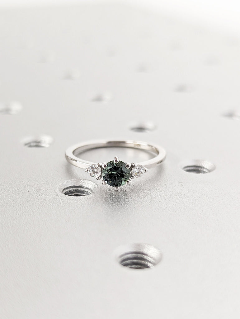 Peacock Sapphire Promise Ring Gold, Round Cut Engagement Dainty Sapphire Ring, Art Deco Ring,Green Gemstone Statement Ring,Anniversary Gift