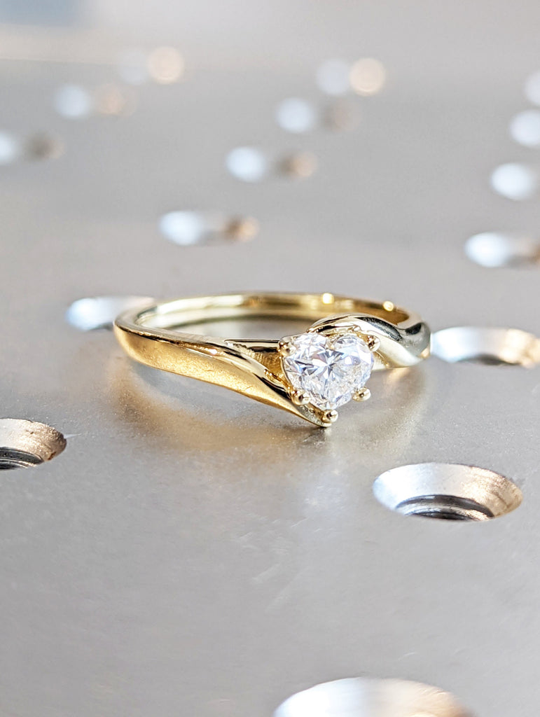 14K Solid Gold Engagement Ring / Heart Moissanite Diamond Wedding Ring / Moissanite Engagement Ring / Stack Ring / Twisted Band / Split Band