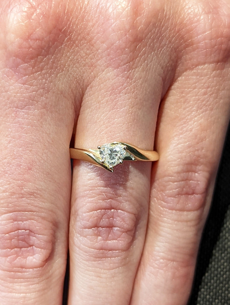 14K Solid Gold Engagement Ring / Heart Moissanite Diamond Wedding Ring / Moissanite Engagement Ring / Stack Ring / Twisted Band / Split Band