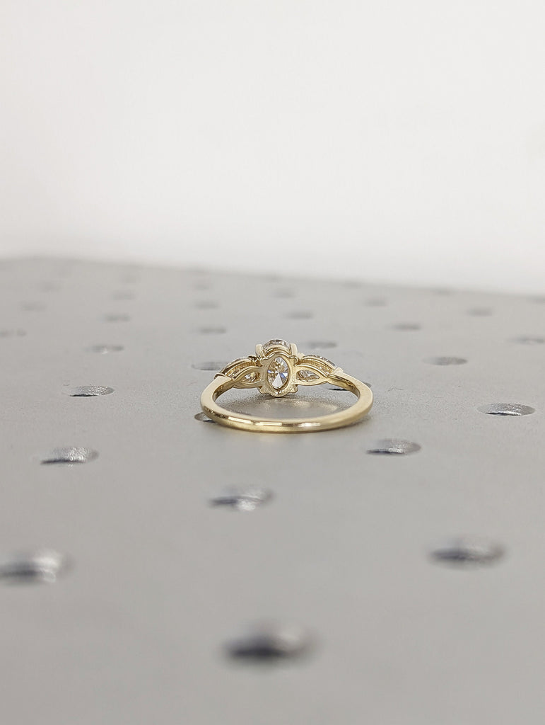 Oval cut Moissanite Engagement Ring,Stacking ring.14K/18K Yellow Gold,vintage Unique pear Cluster ring women, wedding Bridal ring