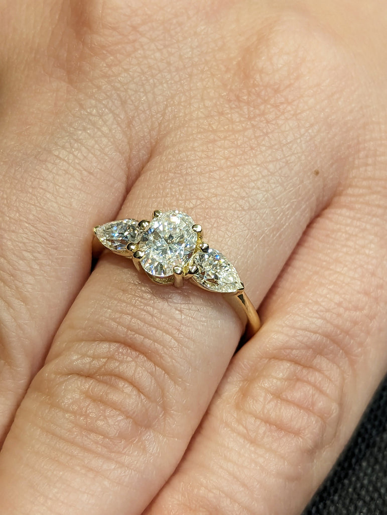 Oval cut Moissanite Engagement Ring,Stacking ring.14K/18K Yellow Gold,vintage Unique pear Cluster ring women, wedding Bridal ring