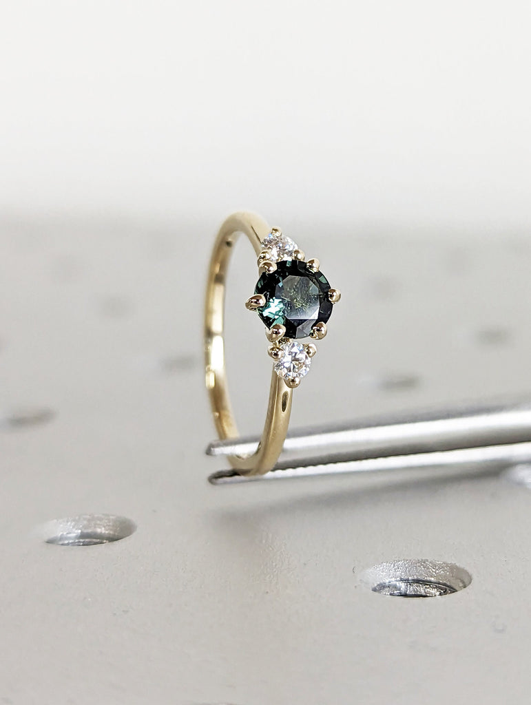 Peacock Sapphire Promise Ring Gold, Round Cut Engagement Dainty Sapphire Ring, Art Deco Ring,Green Gemstone Statement Ring,Anniversary Gift