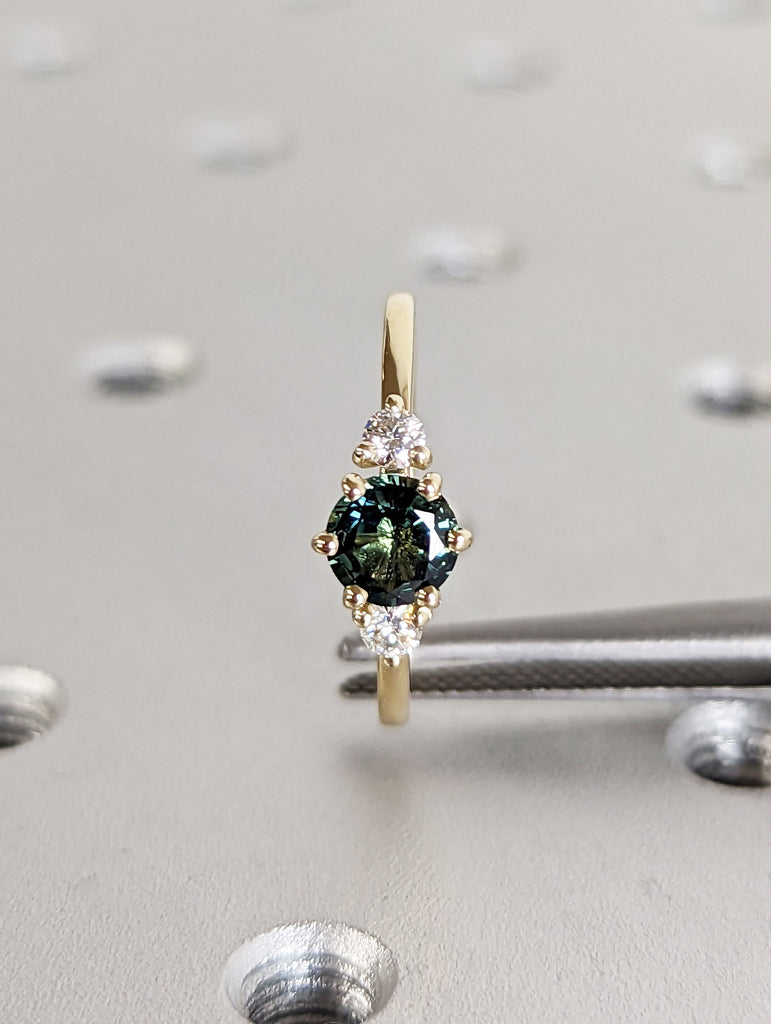 Peacock Sapphire Promise Ring Gold, Round Cut Engagement Dainty Sapphire Ring, Art Deco Ring,Green Gemstone Statement Ring,Anniversary Gift