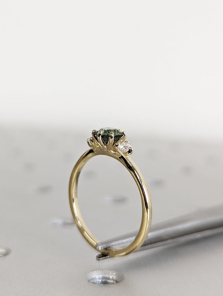 Peacock Sapphire Promise Ring Gold, Round Cut Engagement Dainty Sapphire Ring, Art Deco Ring,Green Gemstone Statement Ring,Anniversary Gift