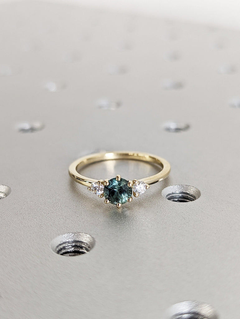 Peacock Sapphire Promise Ring Gold, Round Cut Engagement Dainty Sapphire Ring, Art Deco Ring,Green Gemstone Statement Ring,Anniversary Gift