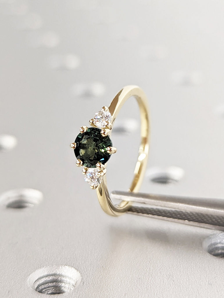 Peacock Sapphire Promise Ring Gold, Round Cut Engagement Dainty Sapphire Ring, Art Deco Ring,Green Gemstone Statement Ring,Anniversary Gift