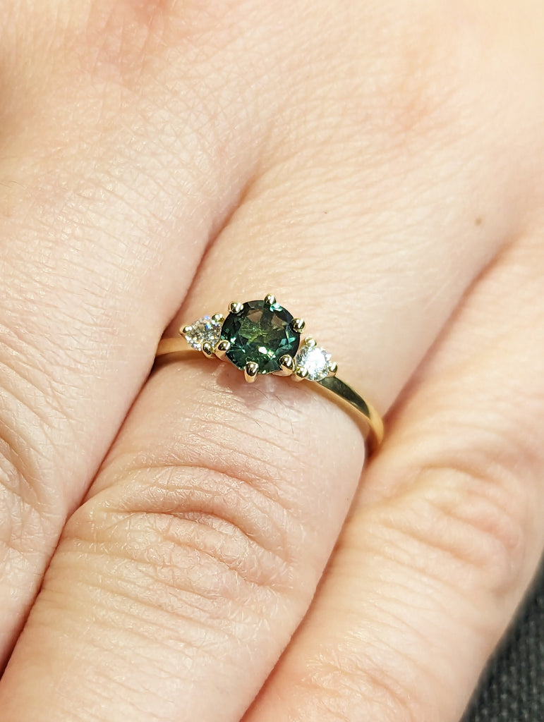 Peacock Sapphire Promise Ring Gold, Round Cut Engagement Dainty Sapphire Ring, Art Deco Ring,Green Gemstone Statement Ring,Anniversary Gift