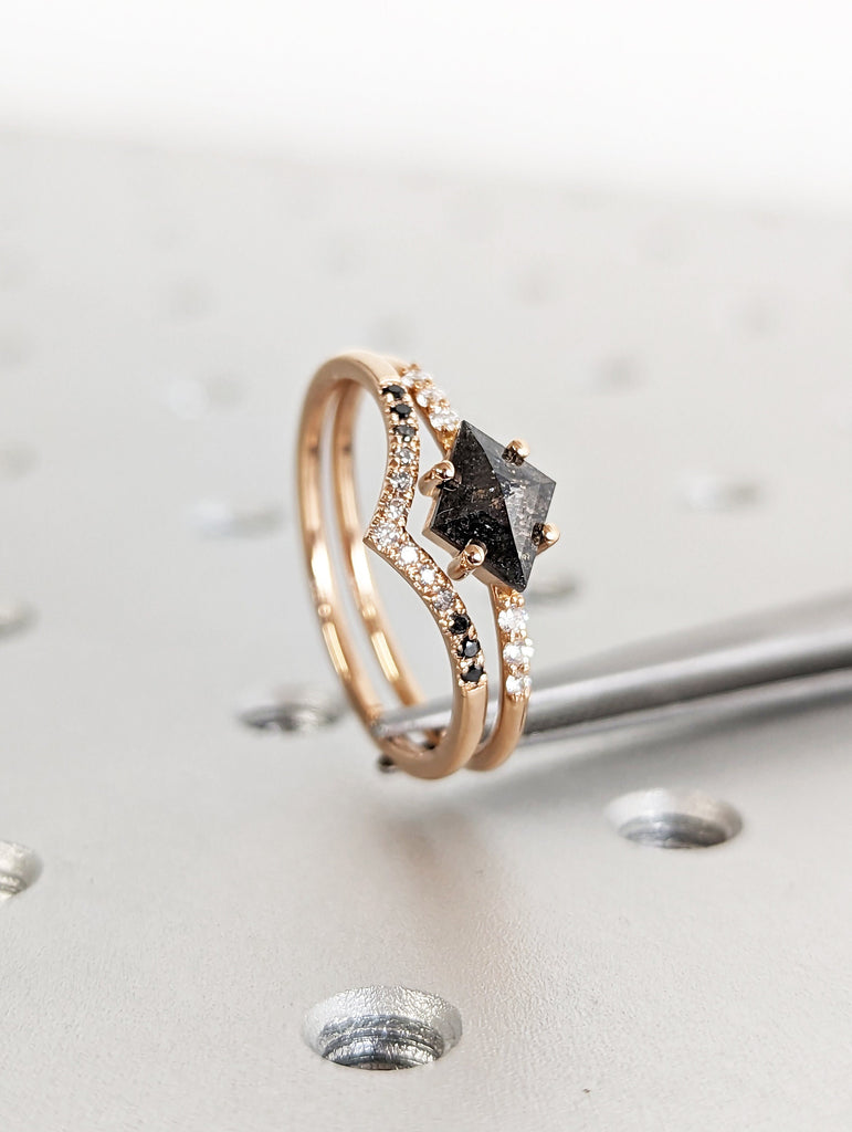 Alternative Diamond Engagement Ring Salt And Pepper Diamond, Kite Diamond Ring, Unique Salt Pepper Diamond Ring, Bridal Set, 18K Rose Gold