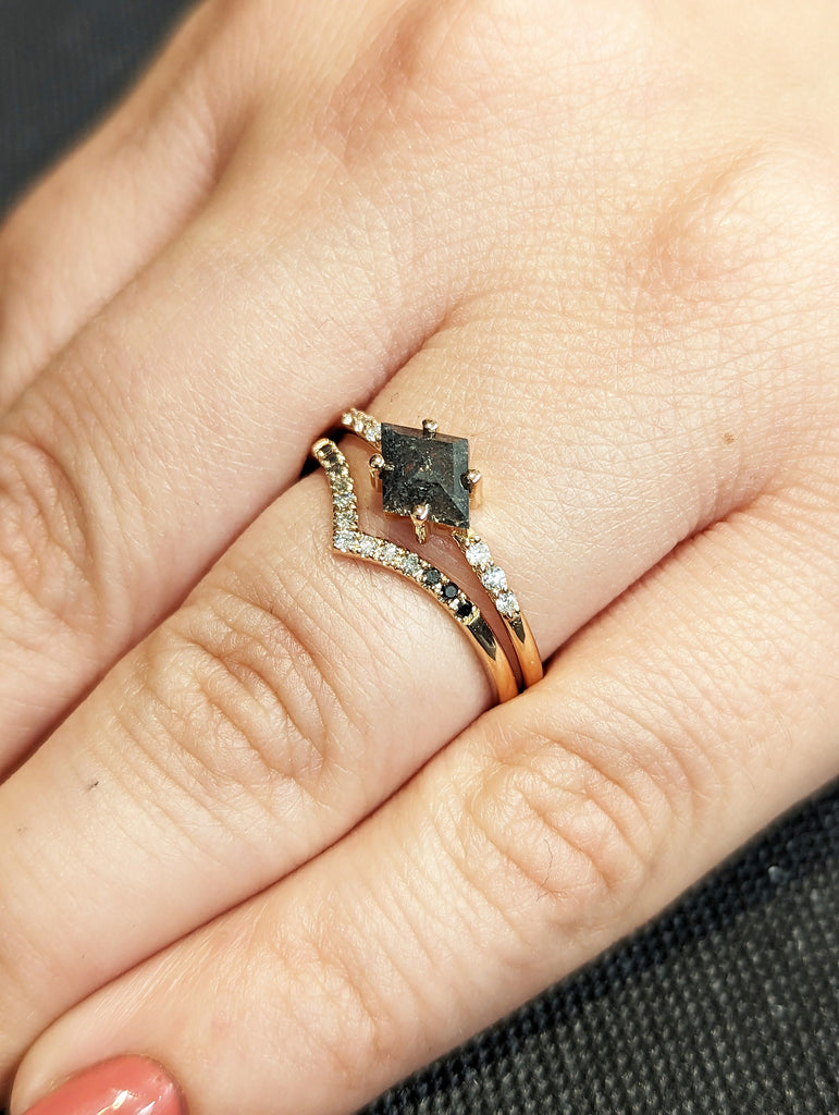 Alternative Diamond Engagement Ring Salt And Pepper Diamond, Kite Diamond Ring, Unique Salt Pepper Diamond Ring, Bridal Set, 18K Rose Gold