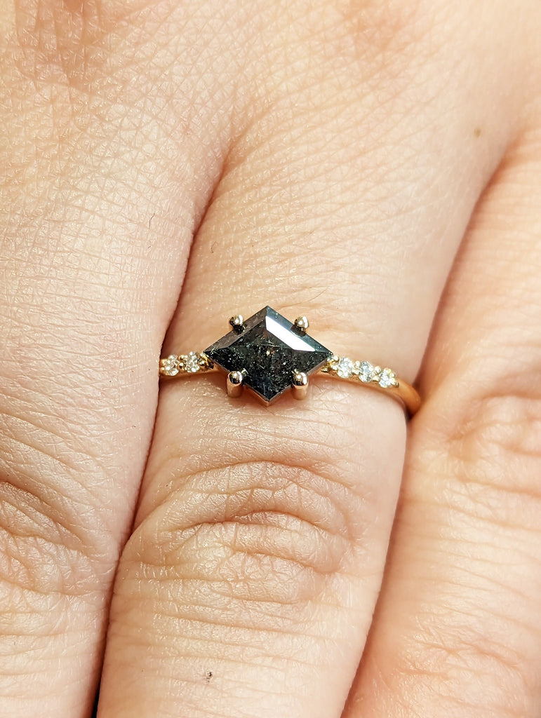 Alternative Diamond Engagement Ring Salt And Pepper Diamond, Kite Diamond Ring, Unique Salt Pepper Diamond Ring, Bridal Set, 18K Rose Gold