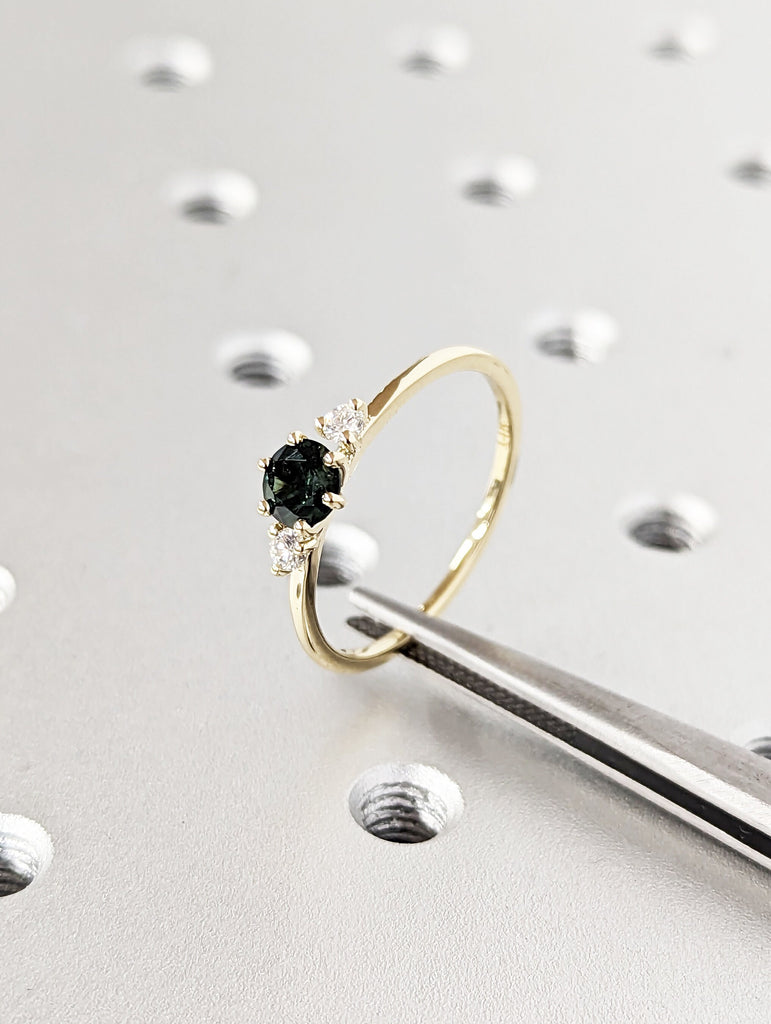 Peacock Sapphire Promise Ring Gold, Round Cut Engagement Dainty Sapphire Ring, Art Deco Ring,Green Gemstone Statement Ring,Anniversary Gift