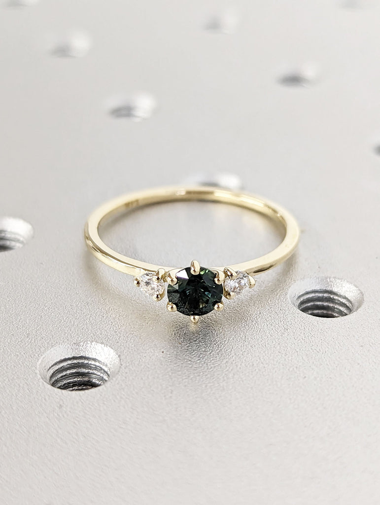 Peacock Sapphire Promise Ring Gold, Round Cut Engagement Dainty Sapphire Ring, Art Deco Ring,Green Gemstone Statement Ring,Anniversary Gift