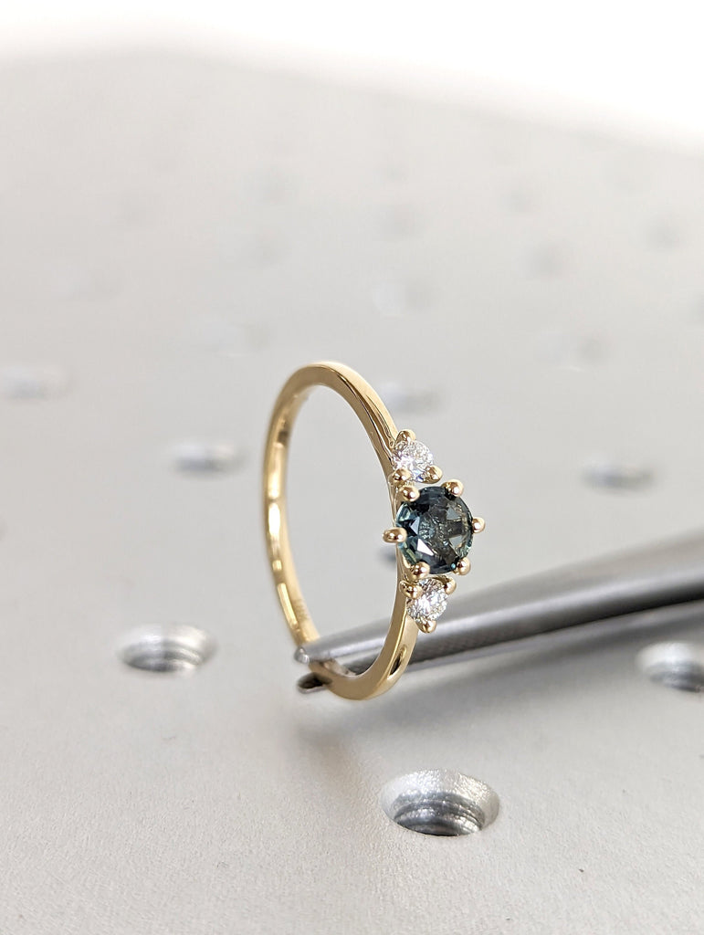 Peacock Sapphire Promise Ring Gold, Round Cut Engagement Dainty Sapphire Ring, Art Deco Ring,Green Gemstone Statement Ring,Anniversary Gift