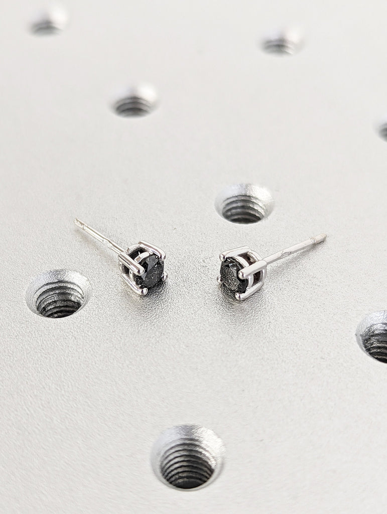 Salt and Pepper Diamond Stud Earrings, Salt and Pepper Diamond Earrings, 14k Gold Stud Earrings, Unique Minimal Natural Diamond Studs