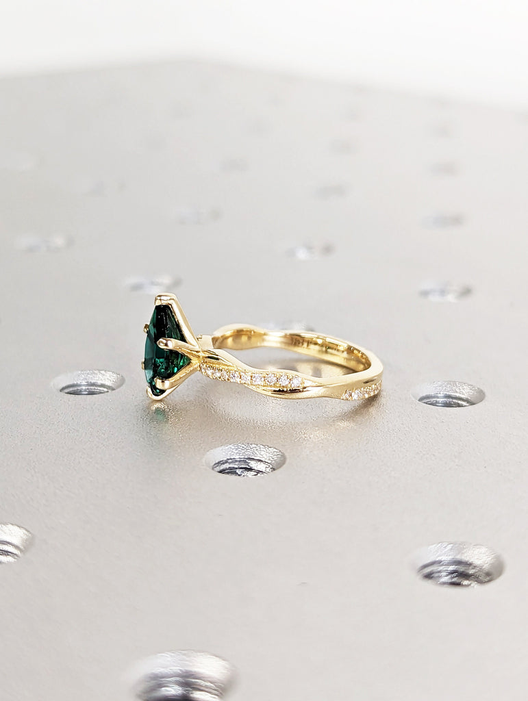Green emerald engagement ring set yellow gold emerald ring vintage diamond twist band May birthstone ring 2pcs wedding ring set promise ring