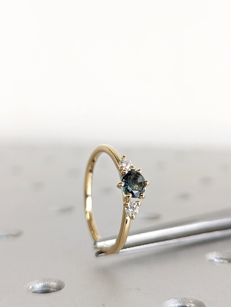 Peacock Sapphire Promise Ring Gold, Round Cut Engagement Dainty Sapphire Ring, Art Deco Ring,Green Gemstone Statement Ring,Anniversary Gift