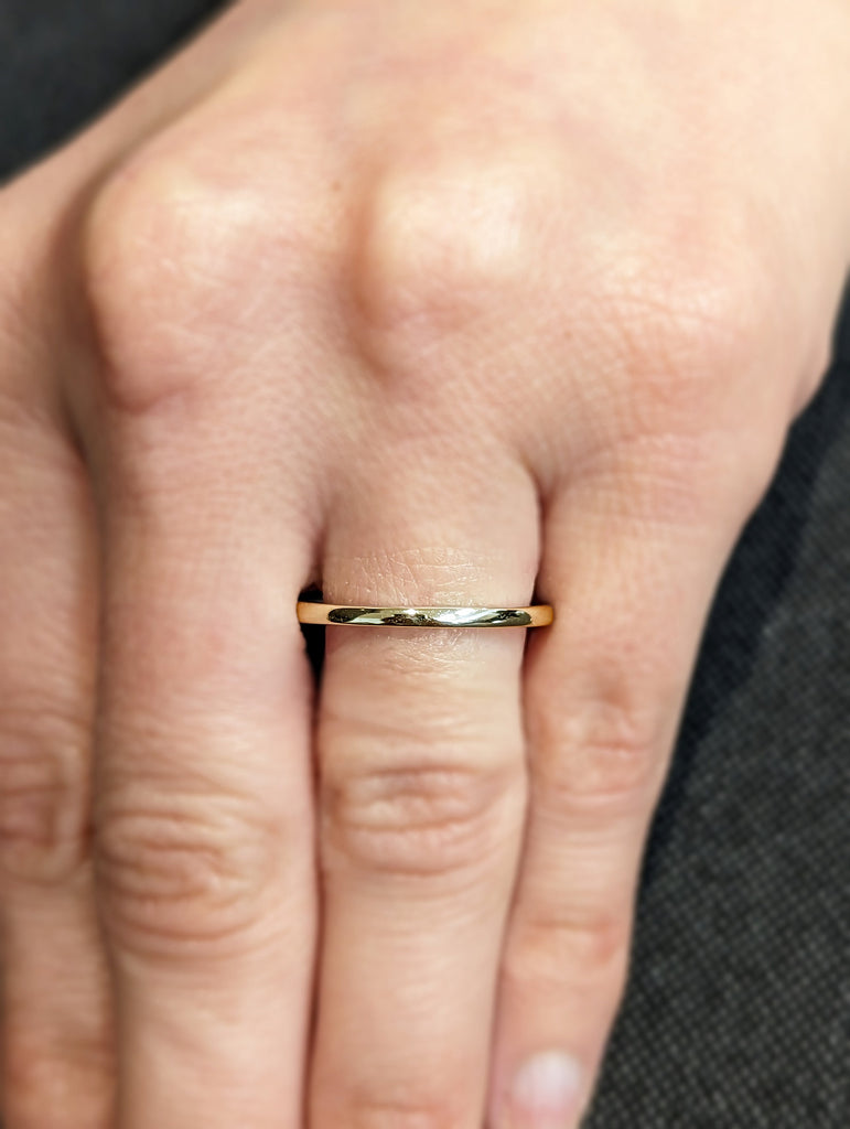 Gold Ring / 14K Solid Gold Round Wedding Band / 1.7 MM Yellow Gold Ring / Dainty Stacking Ring / Simple Delicate Ring / Thin wedding band