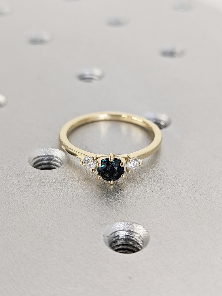 Peacock Sapphire Promise Ring Gold, Round Cut Engagement Dainty Sapphire Ring, Art Deco Ring,Green Gemstone Statement Ring,Anniversary Gift