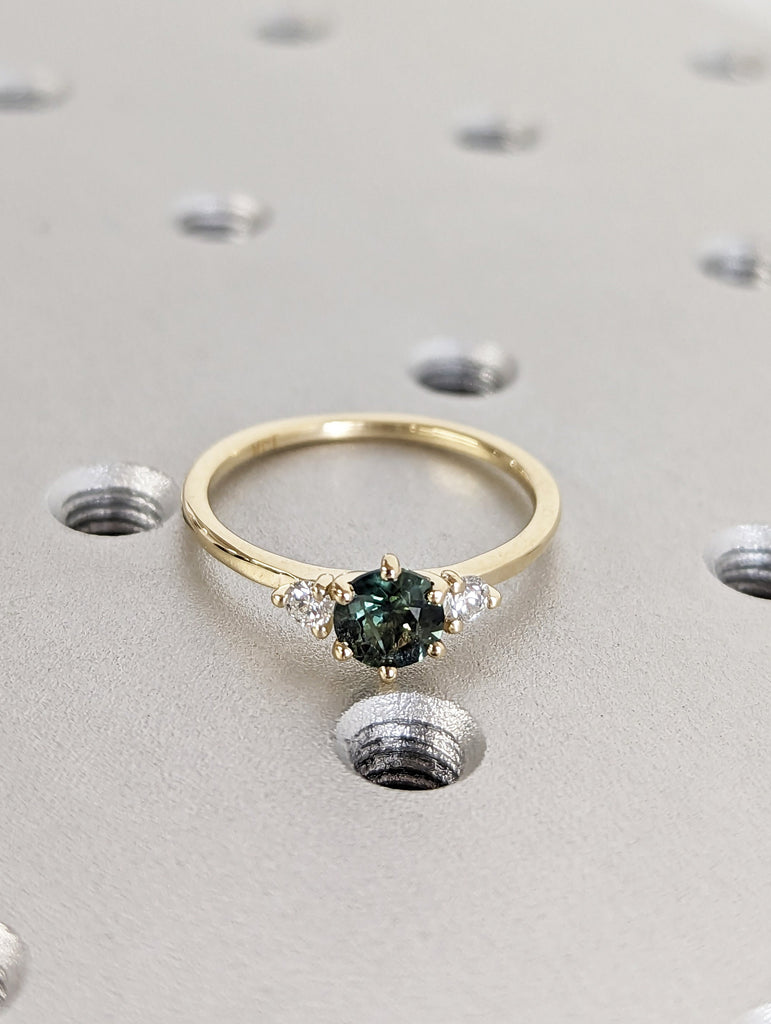 Peacock Sapphire Promise Ring Gold, Round Cut Engagement Dainty Sapphire Ring, Art Deco Ring,Green Gemstone Statement Ring,Anniversary Gift