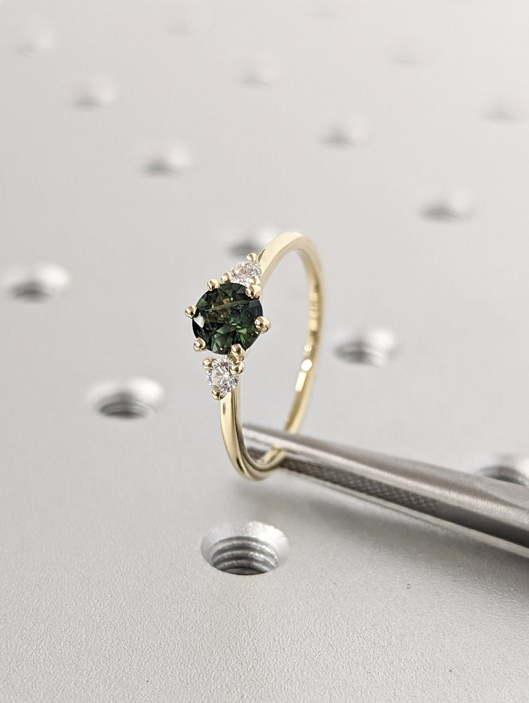 Peacock Sapphire Promise Ring Gold, Round Cut Engagement Dainty Sapphire Ring, Art Deco Ring,Green Gemstone Statement Ring,Anniversary Gift