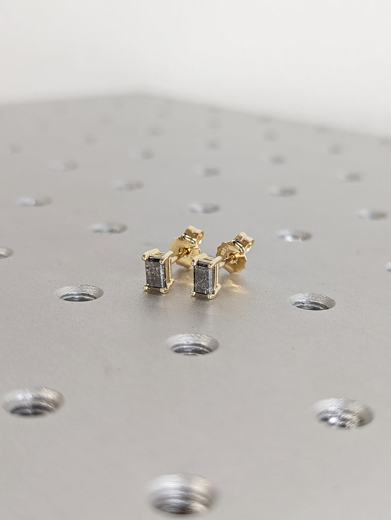 Salt and Pepper Diamond Stud Earrings, Salt and Pepper Diamond Earrings, 14k Gold Stud Earrings, Unique Minimal Natural Diamond Studs