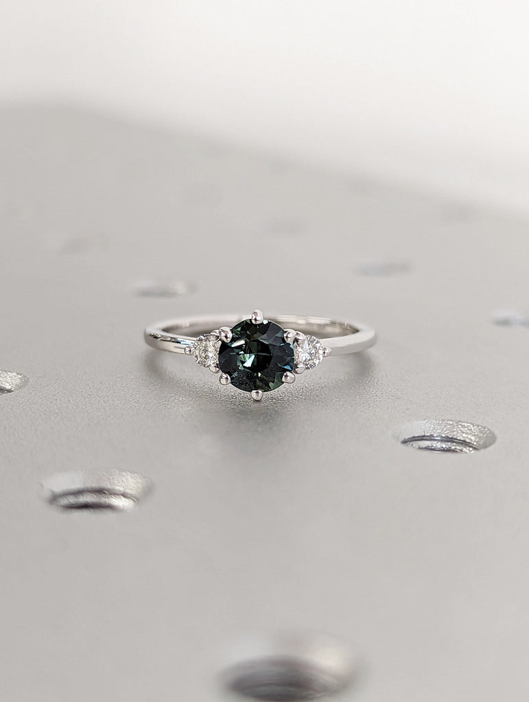 Peacock Sapphire Promise Ring Gold, Round Cut Engagement Dainty Sapphire Ring, Art Deco Ring,Green Gemstone Statement Ring,Anniversary Gift