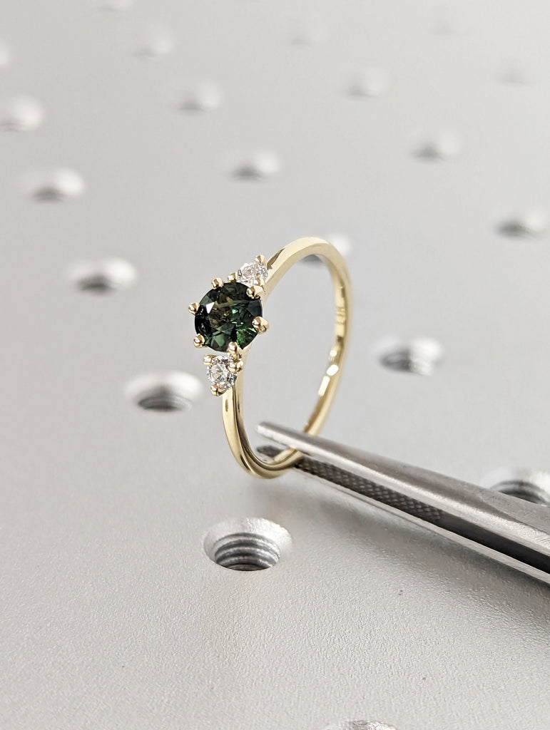 Peacock Sapphire Promise Ring Gold, Round Cut Engagement Dainty Sapphire Ring, Art Deco Ring,Green Gemstone Statement Ring,Anniversary Gift