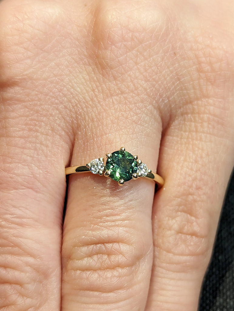 Peacock Sapphire Promise Ring Gold, Round Cut Engagement Dainty Sapphire Ring, Art Deco Ring,Green Gemstone Statement Ring,Anniversary Gift