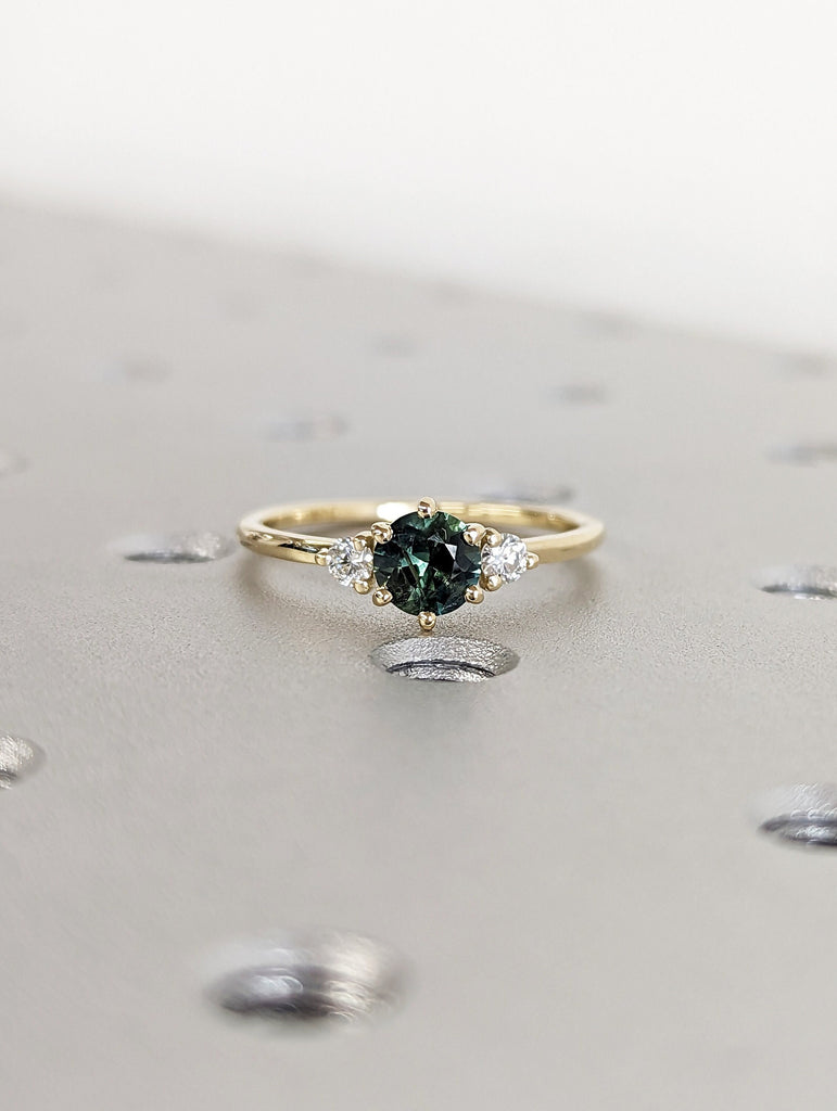 Peacock Sapphire Promise Ring Gold, Round Cut Engagement Dainty Sapphire Ring, Art Deco Ring,Green Gemstone Statement Ring,Anniversary Gift